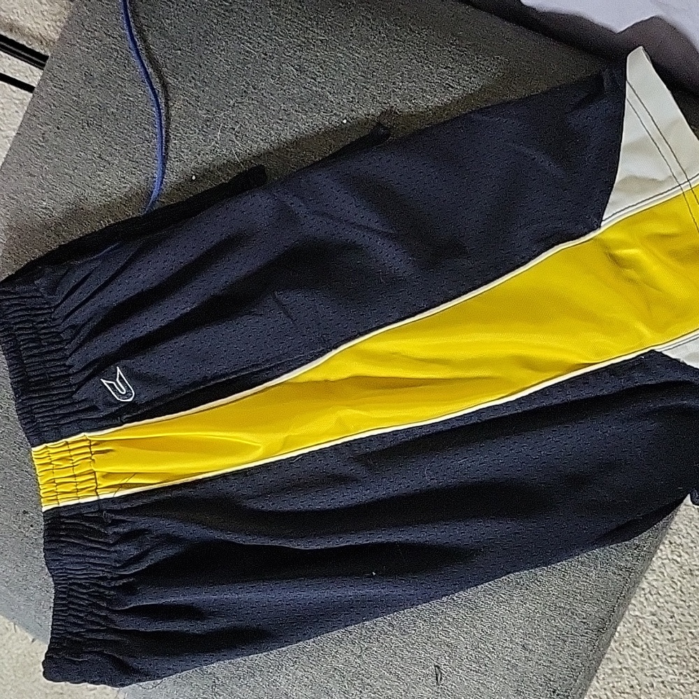 Vintage Michigan basketball shorts - Picture 7 of 8
